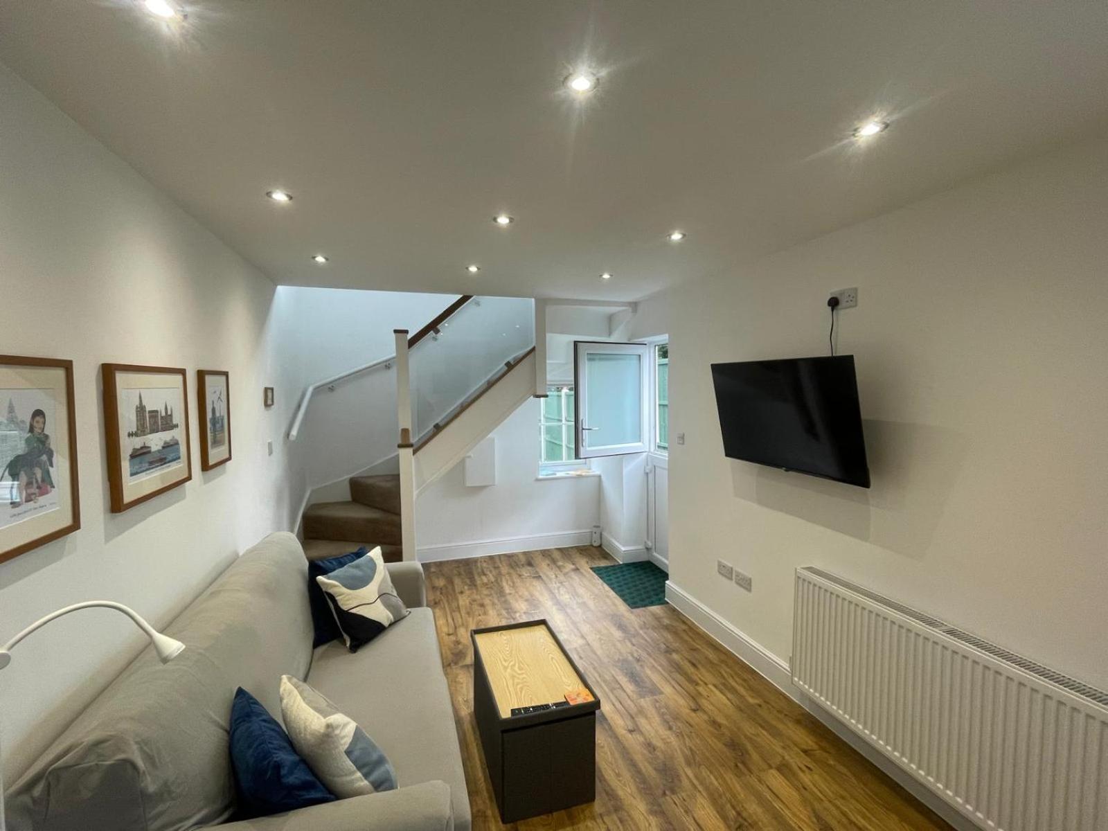 The Upton Coach House Villa Birkenhead Exterior photo
