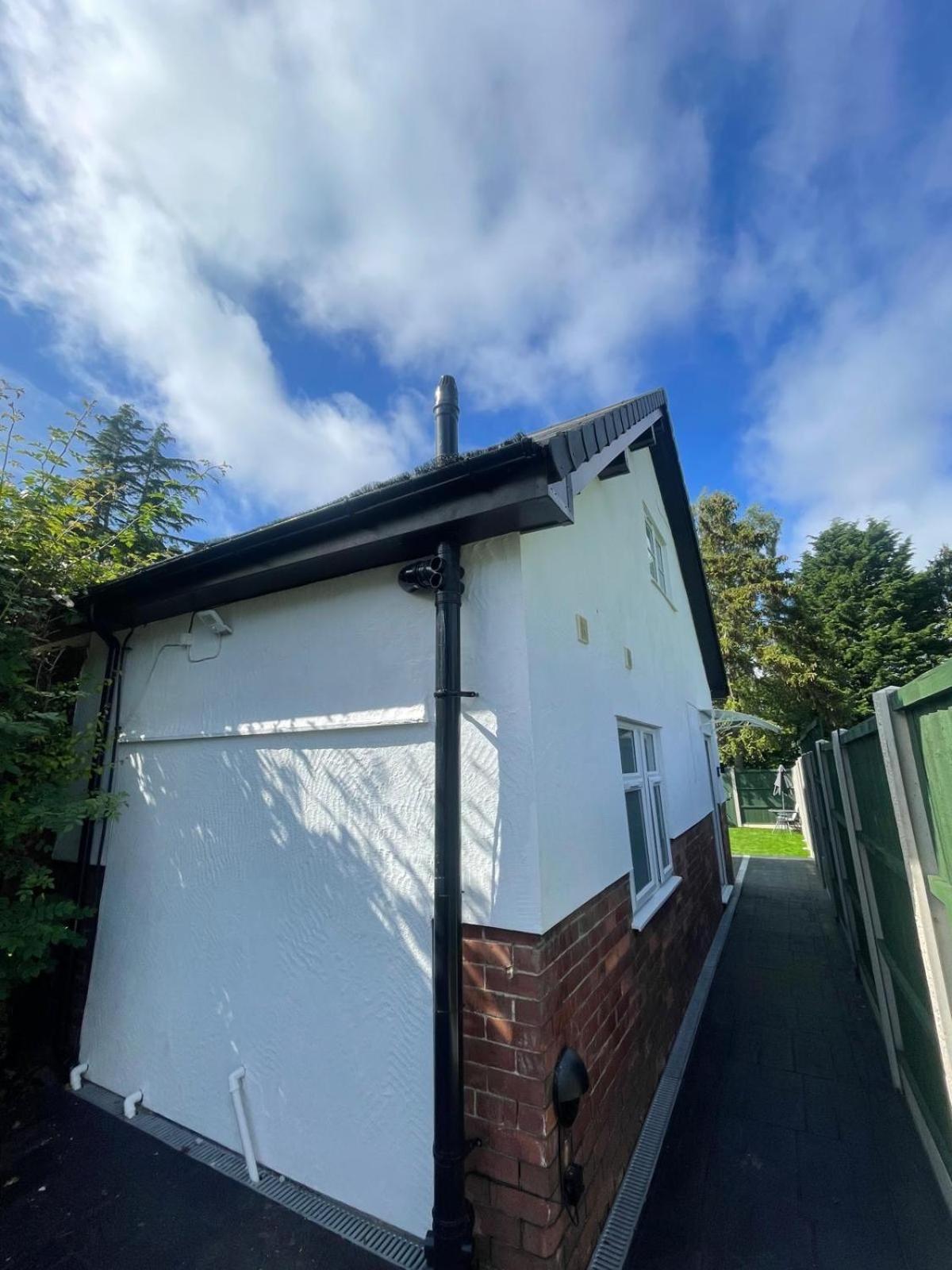 The Upton Coach House Villa Birkenhead Exterior photo