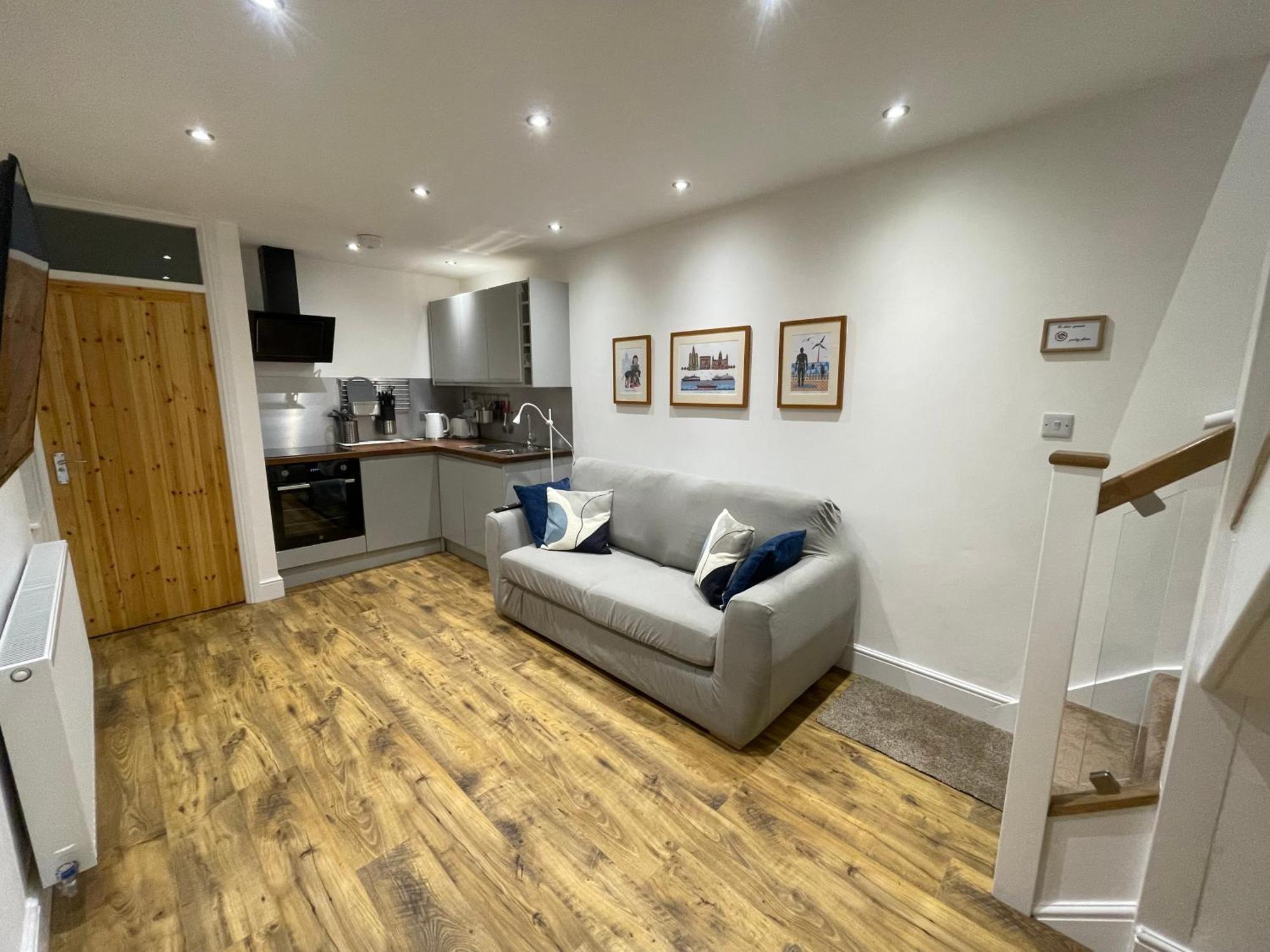 The Upton Coach House Villa Birkenhead Exterior photo